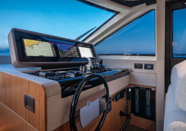 Ferretti Yachts 670 image