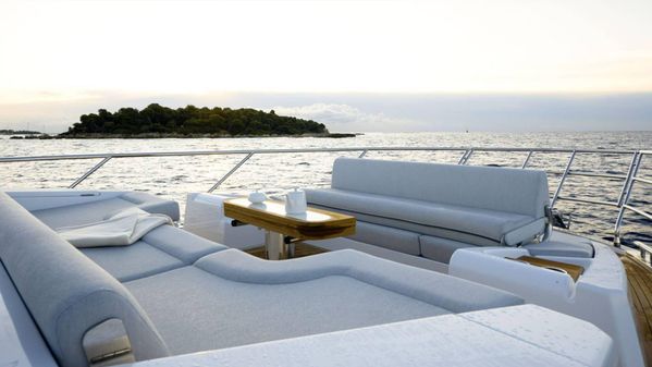 Azimut 60 image