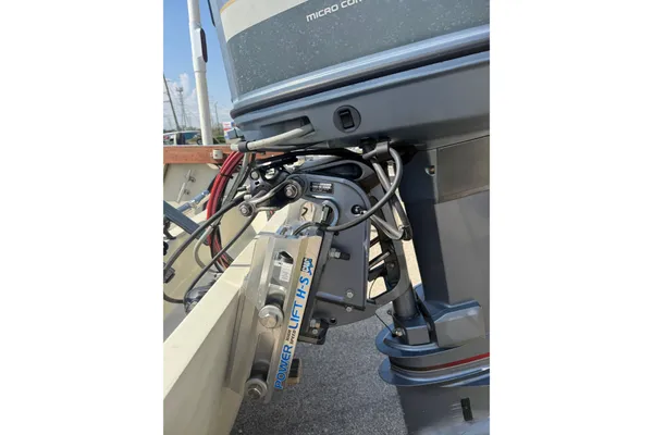 Boston-whaler REVENGE-20 image