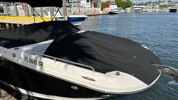 Sea Ray SDX 270 Outboard 