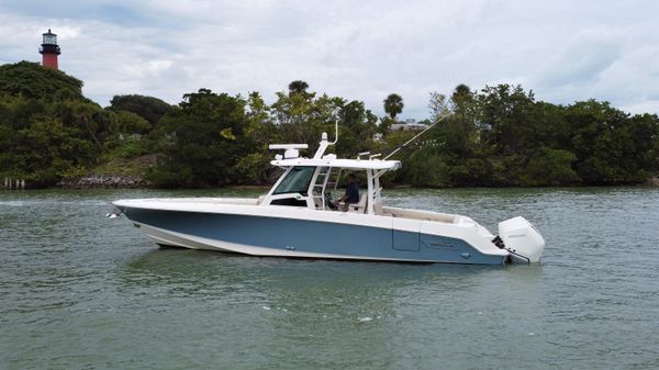 Boston Whaler 380 Outrage