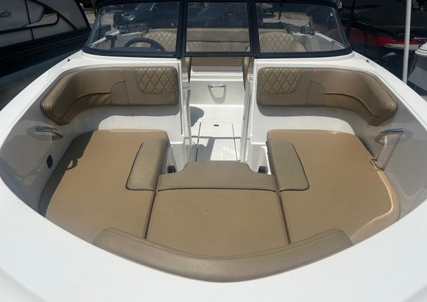 Bayliner VR4 image