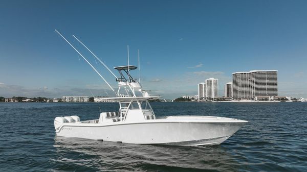 Invincible 39 Open
