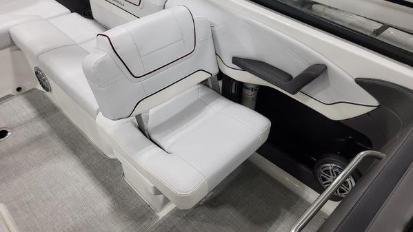 Formula 270 Bowrider image