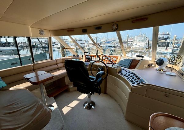 Meridian 490 Pilothouse image