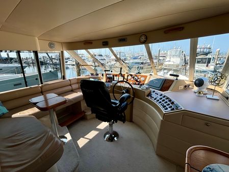 Meridian 490 Pilothouse image