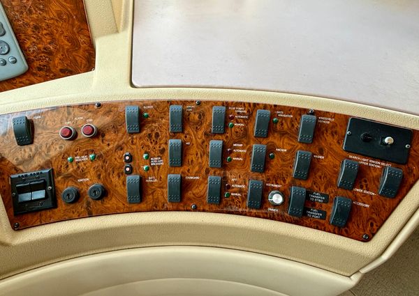 Meridian 490 Pilothouse image