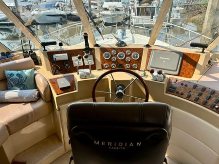 Meridian 490 Pilothouse image