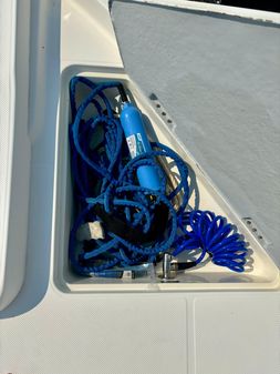 Meridian 490 Pilothouse image