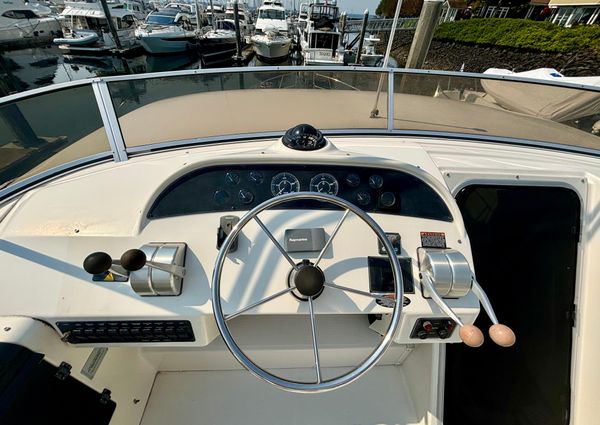 Meridian 490 Pilothouse image