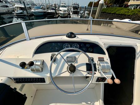 Meridian 490 Pilothouse image