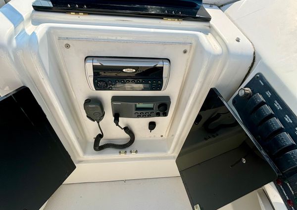 Meridian 490 Pilothouse image