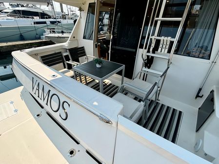 Meridian 490 Pilothouse image