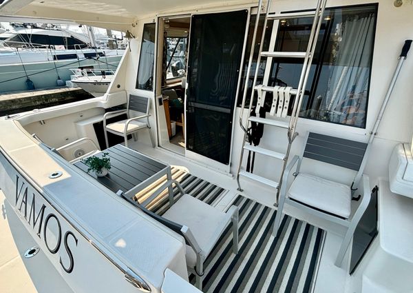 Meridian 490 Pilothouse image