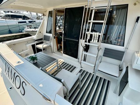 Meridian 490 Pilothouse image