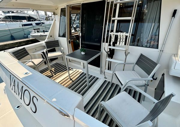 Meridian 490 Pilothouse image