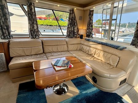 Meridian 490 Pilothouse image