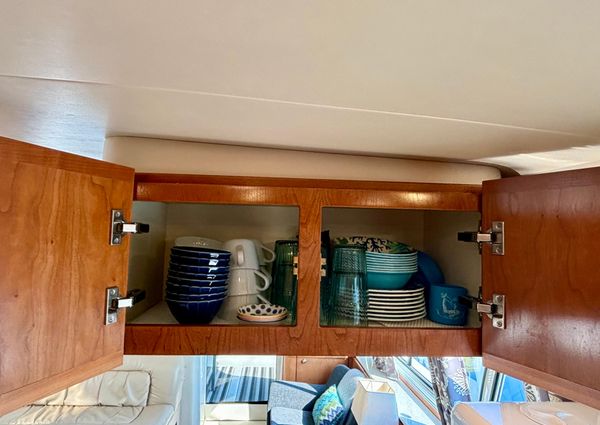 Meridian 490 Pilothouse image