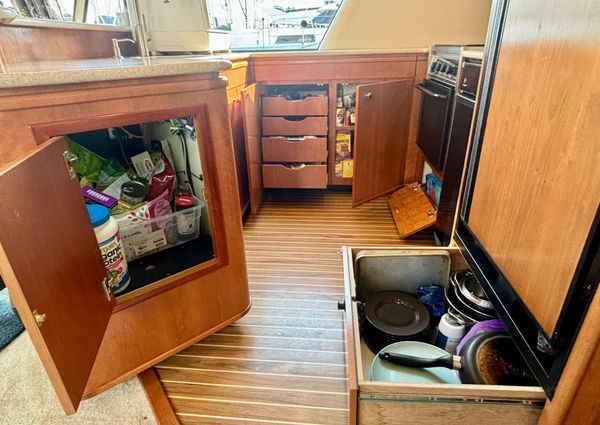 Meridian 490 Pilothouse image