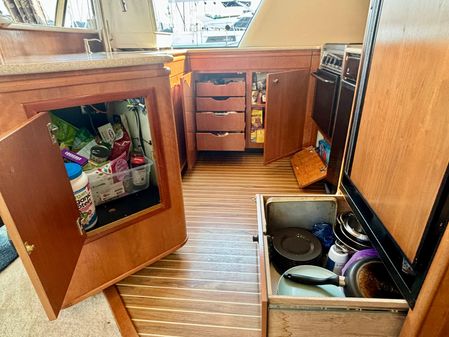 Meridian 490 Pilothouse image