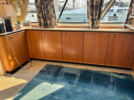 Meridian 490 Pilothouse image