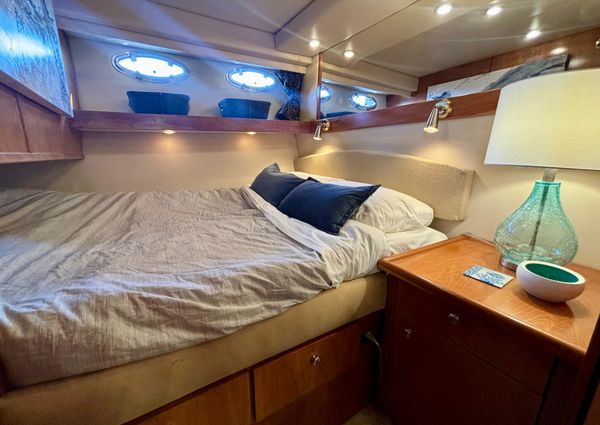 Meridian 490 Pilothouse image