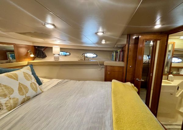 Meridian 490 Pilothouse image