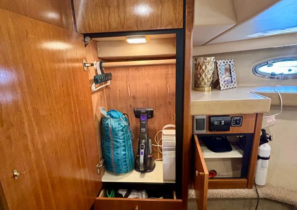 Meridian 490 Pilothouse image