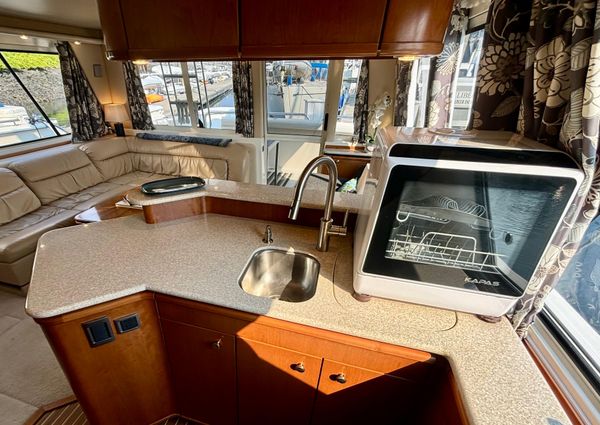 Meridian 490 Pilothouse image