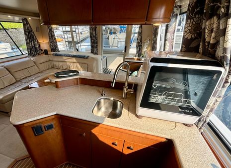 Meridian 490 Pilothouse image