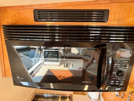 Meridian 490 Pilothouse image