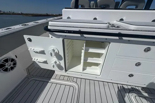 Twin Vee 400 GFX CC image