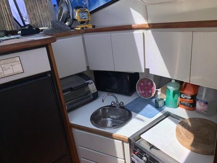 Carver 33-AFT-CABIN image