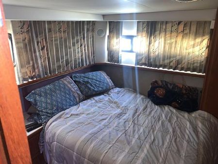 Carver 33-AFT-CABIN image