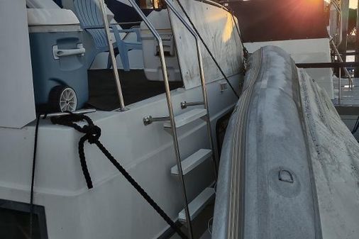 Carver 33-AFT-CABIN image