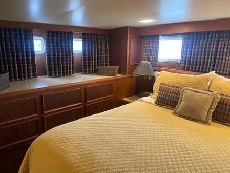 Hatteras 53-EXTENDED-DECKHOUSE-MOTOR-YACHT image