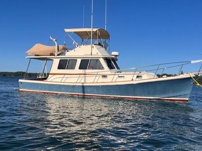 1990 NausetFlybridge Cruiser With Extended Hardtop