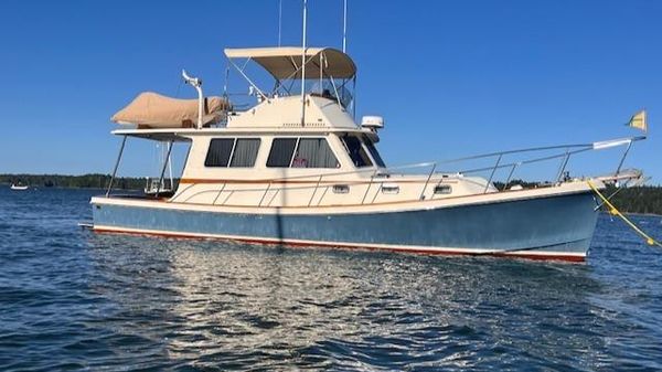 Nauset Flybridge Cruiser With Extended Hardtop 