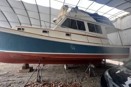 Nauset FLYBRIDGE-CRUISER-WITH-EXTENDED-HARDTOP image