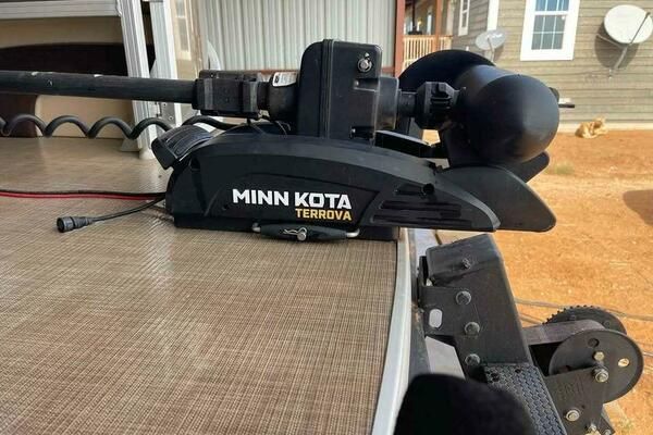 Sun Tracker SportFish 22 DLX image