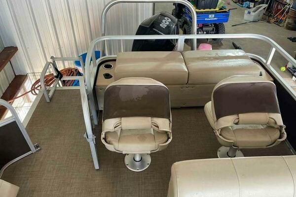 Sun Tracker SportFish 22 DLX image