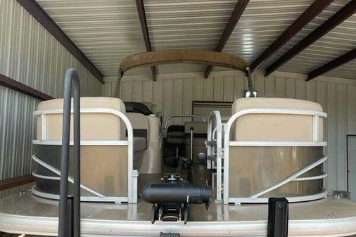 Sun Tracker SportFish 22 DLX image