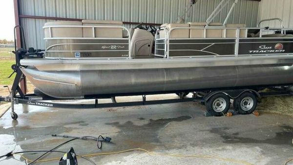 Sun Tracker SportFish 22 DLX 