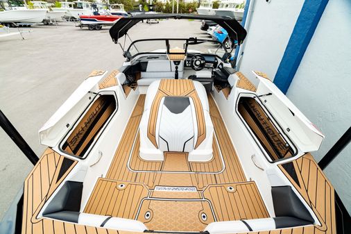 Nautique SKI-NAUTIQUE-CLOSED-BOW image