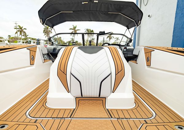 Nautique SKI-NAUTIQUE-CLOSED-BOW image