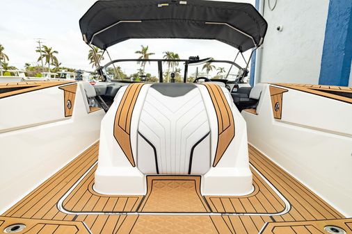 Nautique SKI-NAUTIQUE-CLOSED-BOW image