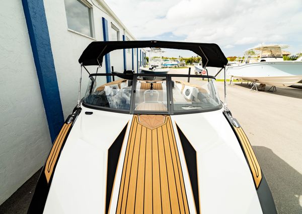 Nautique SKI-NAUTIQUE-CLOSED-BOW image