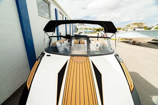 Nautique SKI-NAUTIQUE-CLOSED-BOW image