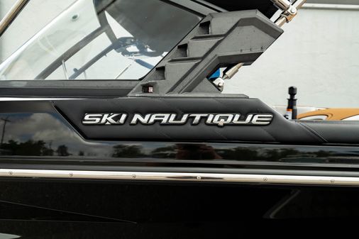 Nautique SKI-NAUTIQUE-CLOSED-BOW image