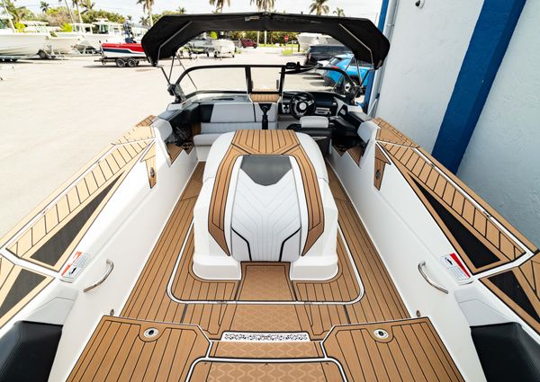 Nautique SKI-NAUTIQUE-CLOSED-BOW image